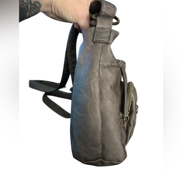 Stone Mountain Accessories Women's Soft Gray Crossbody Bag - Picture 5 of 11